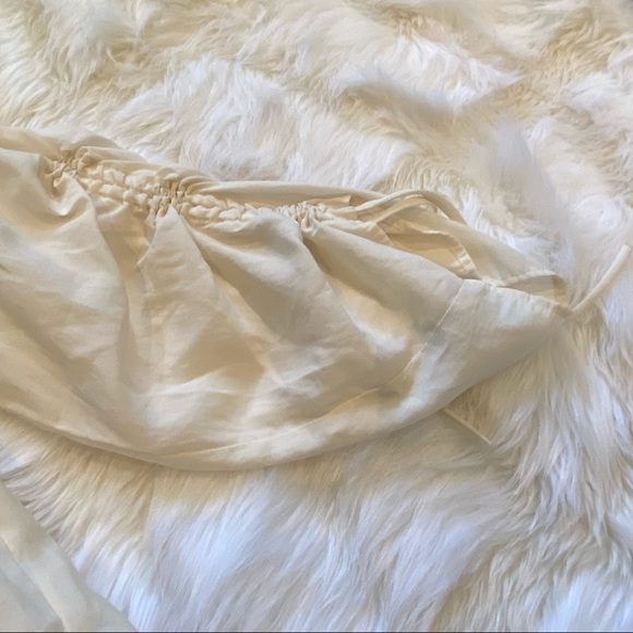 Cream top with balloon sleeves. H&M. - Picture 3 of 4